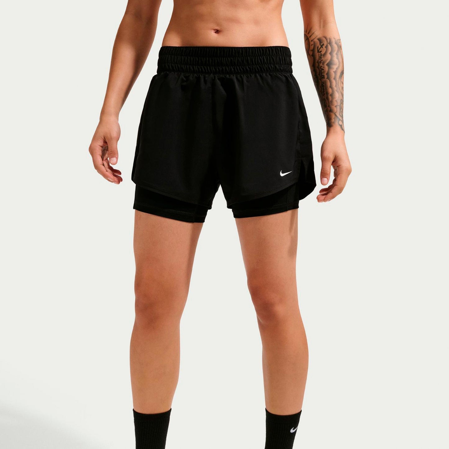 Nike Dri-Fit One Mid Rise 2in1 3in Shorts Dames-zwart, wit